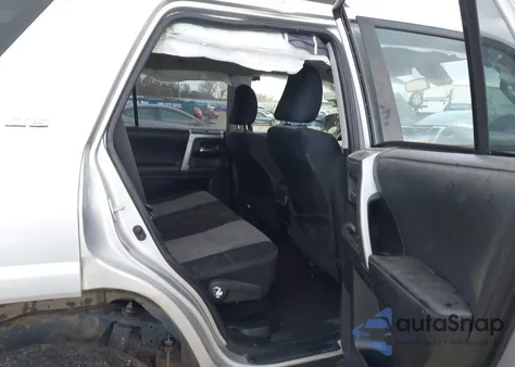 2021 Toyota 4Runner Sr5 z USA, uszkodzony, nr VIN JTEMU5JR9M5854523